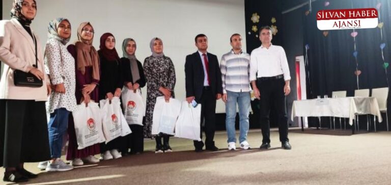 Silvan İmam Hatip Öğrencileri İl Birincisi Oldu
