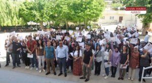 Silvan’da Öğrenciler Karne Almanın Sevincini Yaşadı