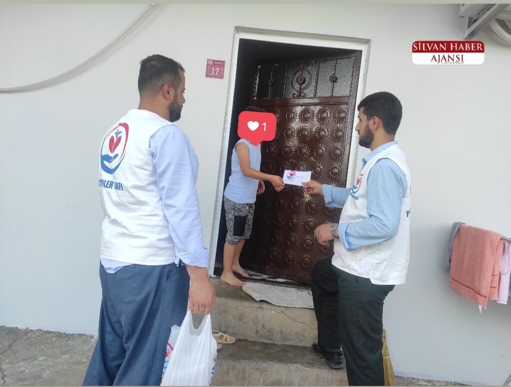 Umut Kervanı Vakfı ve Yetimler Vakfı Yüzlerce Aileyi Mutlu Etti