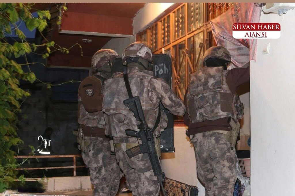 Silvan’da Ev Baskınları: 4 Gözaltı