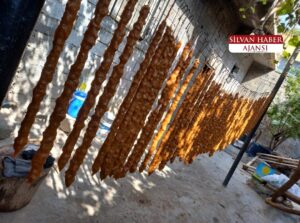 Kışın Vazgeçilmezi Sucuklu Ceviz İçin Mesai Başladı