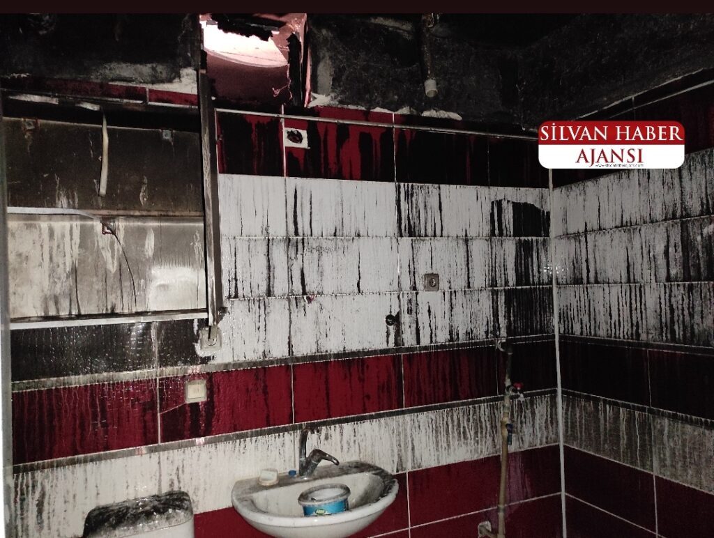 Elektrik Prizinden Çıkan Yangın Evi Kullanılamaz Hale Getirdi