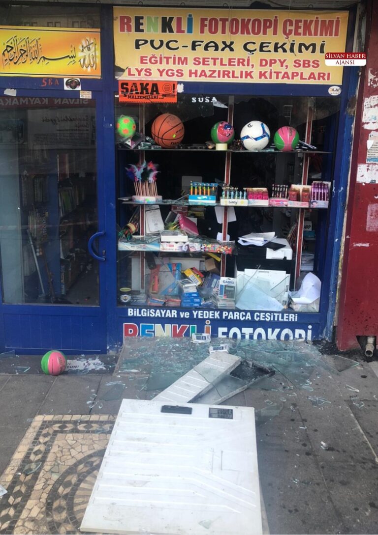 Trafo Patladı Esnafın Camları Kırıldı