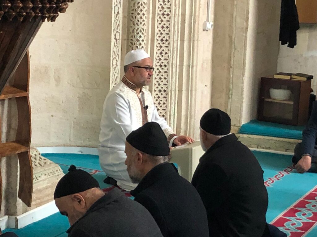 Sabah Namazında Eller Tevbe’ye Durdu