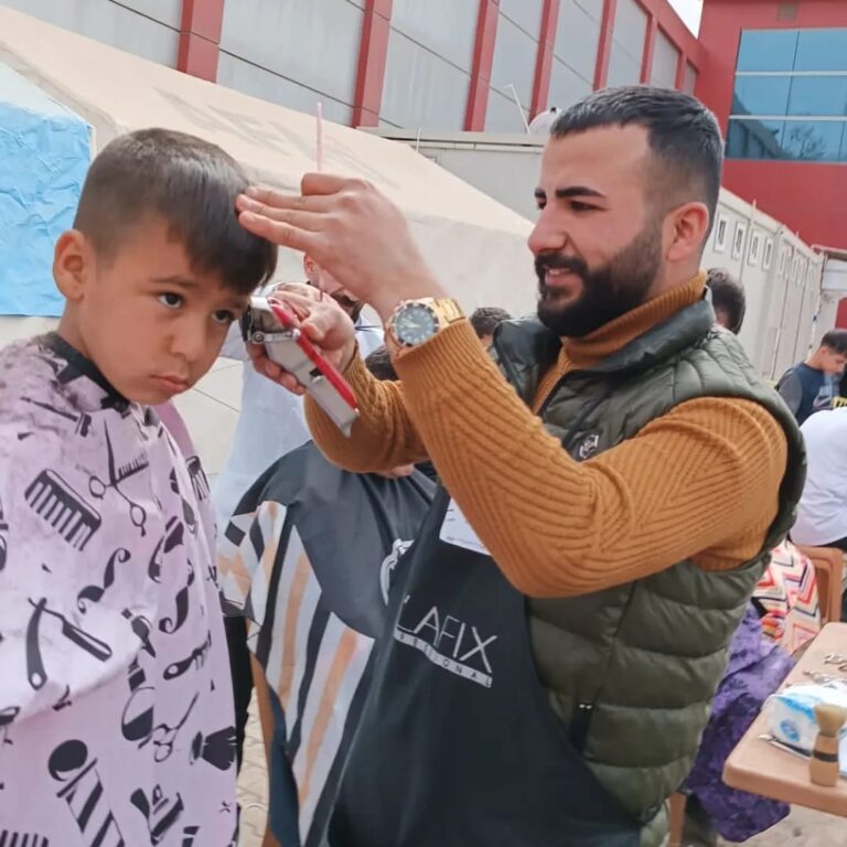 Silvan’lı Berberler Deprem Bölgesine Gitti