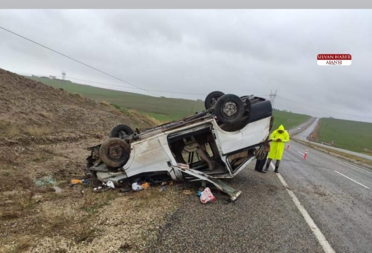 Silvan’da Minibüs Devrildi