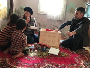 Silvan’da Okul Öncesi Eğitim Alamayan Dezavantajlı Çocuklara Oyun Sandığı Dağıtıldı