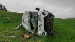 Cenaze Taşıyan Araç Kaza Yaptı