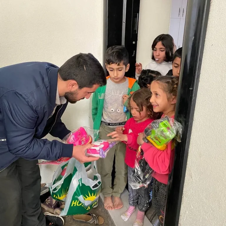 HÜDA PAR’dan Depremzede Ailelere Destek