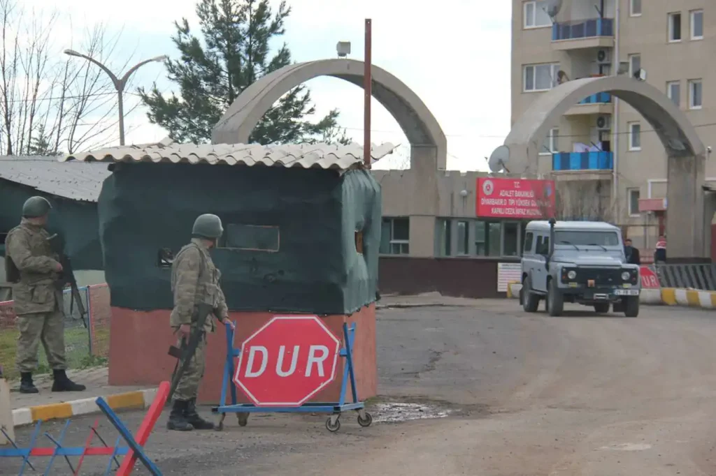 Diyarbakır D Tipi Kapalı Cezaevi Boşaltıldı