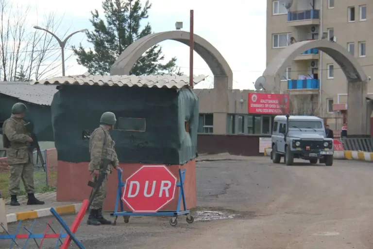 Diyarbakır D Tipi Kapalı Cezaevi Boşaltıldı