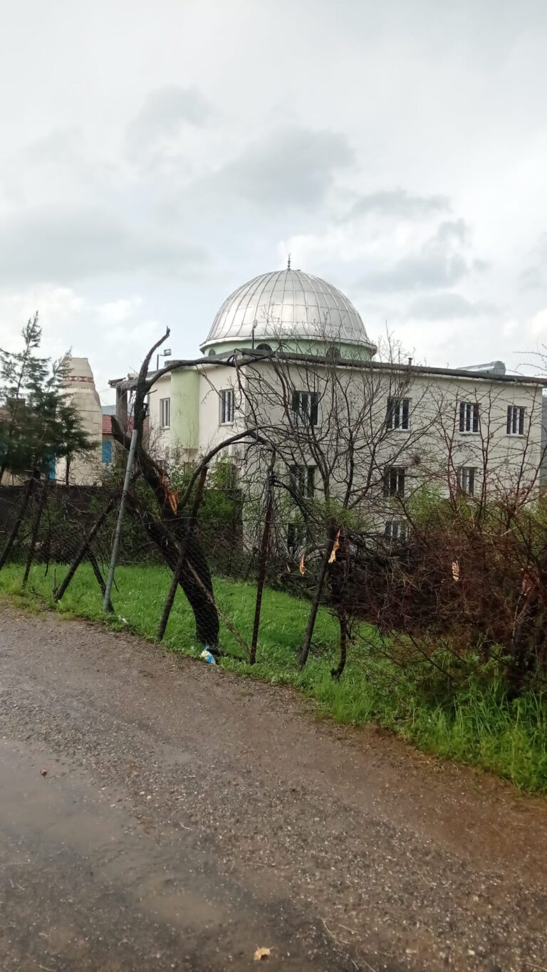 Şiddetli Fırtına Nedeniyle Cami Minaresi Yıkıldı