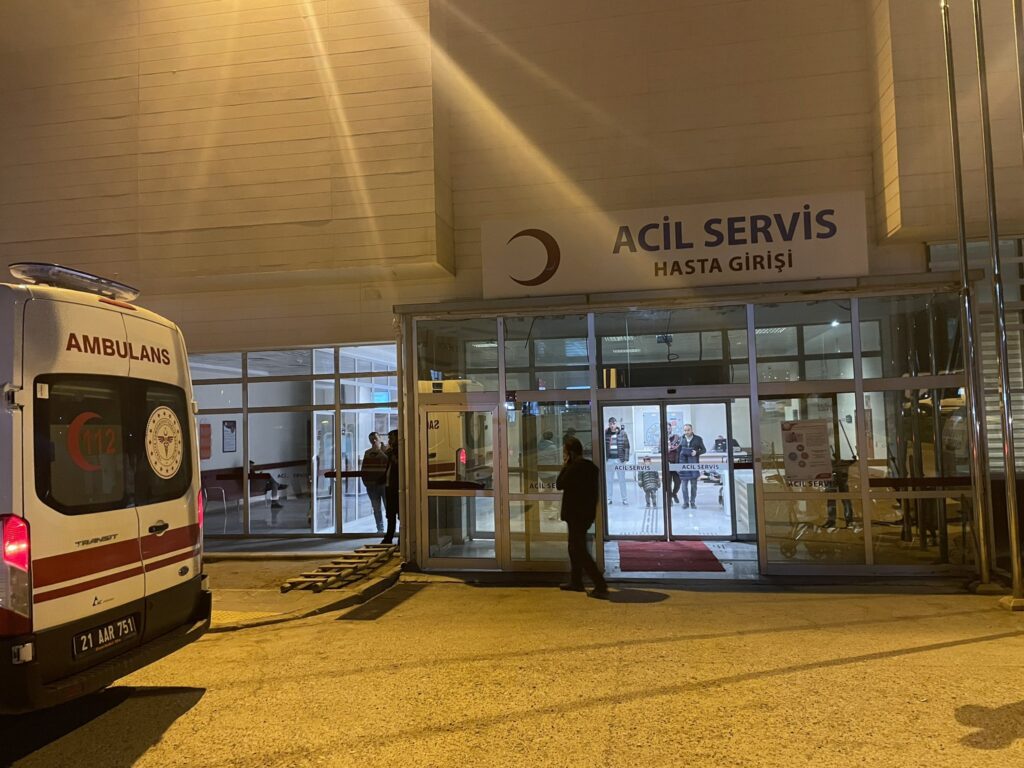 Otomobil ile Motosikletin Karıştığı Kazada 3 Kişi Yaralandı