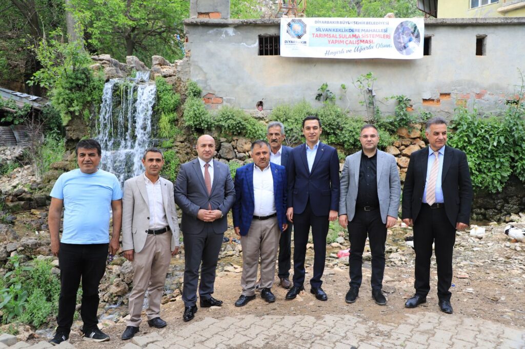 Silvan Keklikdere Mahallesinde Çiftçilere Sulama Kanalı Yapılıyor