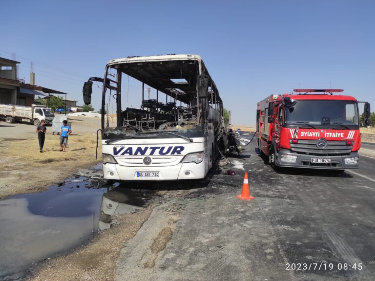 Seyir Halindeki Yolcu Otobüsü Yandı