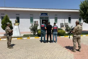 Diyarbakır’da Uyuşturucu Ve Kasten Öldürme Suçlarından Aranan 2 Firari Yakalandı