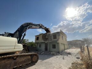 Silvan’da Depremden Hasar Gören Binaların Yıkımına Başlandı