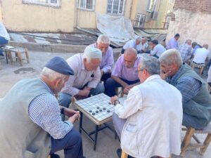 Silvan’da 30 Yıldır Dama Oynatan Kahve