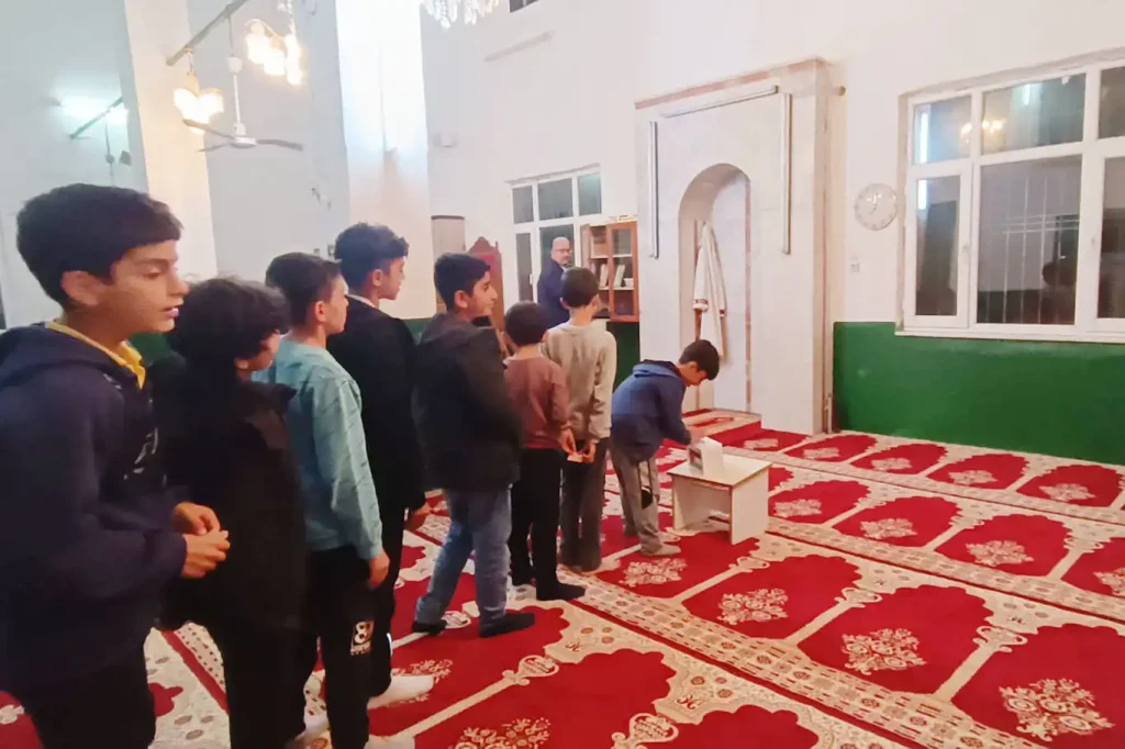 Kur’an Kursu Öğrencileri Harçlıklarını Gazze’ye Bağışladı