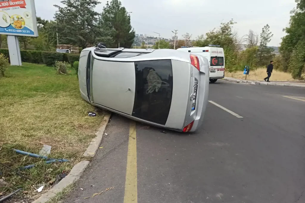 Kırmızı Işık İhlali Kazaya Neden Oldu: 2 Yaralı