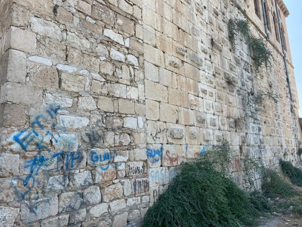 Silvan Surları yazı tahtasına döndü!