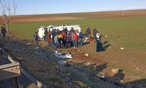 Diyarbakır’da Minibüs Devrildi: Çok Sayıda Yaralı Var