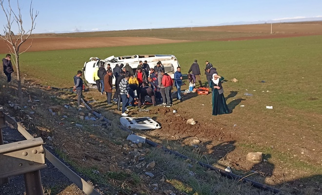 Diyarbakır’da Minibüs Devrildi: Çok Sayıda Yaralı Var
