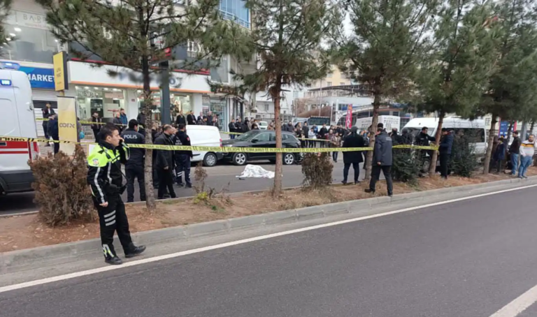 Kamyonun Altında Ezilen Motosikletli Sağlık Çalışanı Vefat Etti